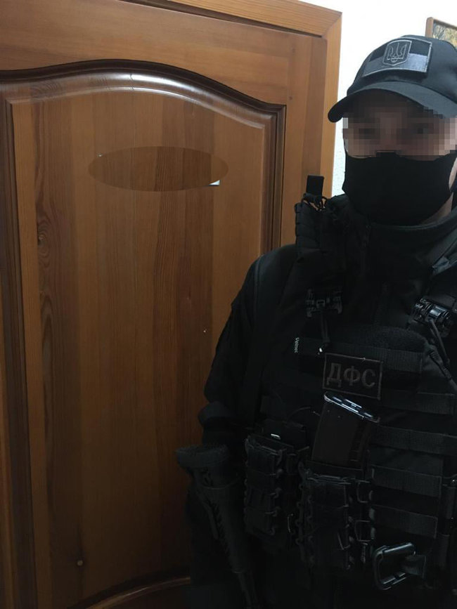 ДФС проводить обшуки в Криворізькій міській раді 02