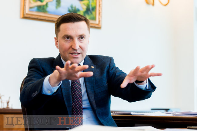 Начальник Департаменту кримінально-правової політики Офісу Генпрокурора Олексій Бонюк: Чимало колишніх прокурорів думають, що 1 вересня настане, і всі одразу поновляться. Так не буде! 04