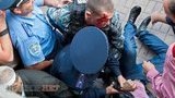 Подробности ареста Тимошенко: кровь у Печерского суда. ФОТОрепортаж