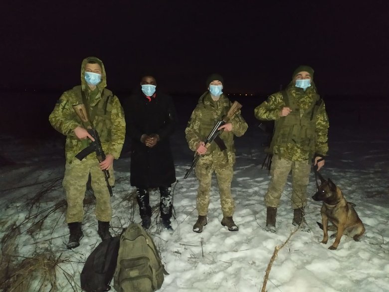Гражданин Нигерии вплавь пытался пересечь украинско-словацкую границу, - Госпогранслужба 02
