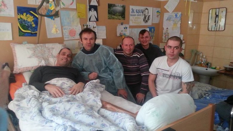 Айдарівець із Донбасу Олександр Косолапов: Перед війною друзі мені казали: Саня, мы с тобой русские! І я питав: Якщо росіяни зруйнують твоє село через те, що ми рускіє, ти не будеш чинити їм опір? 08