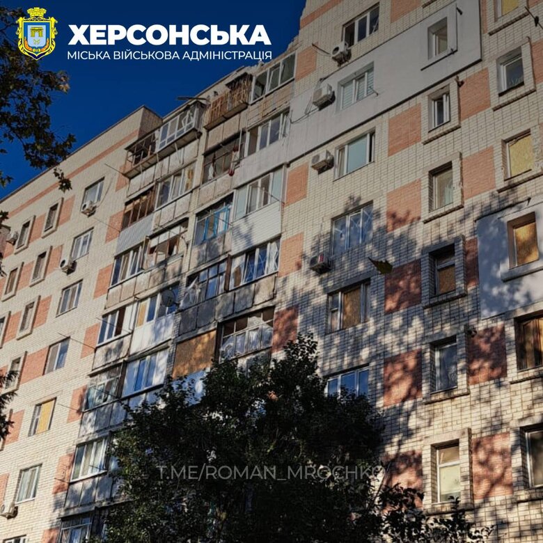 Наслідки ворожих обстрілів Херсону 05 Наслідки ворожих обстрілів Херсону 05