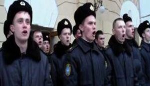 Несколько десятков курсантов-моряков в Севастополе отказались переходить под флаг России и в знак протеста пели гимн Украины. ВИДЕО