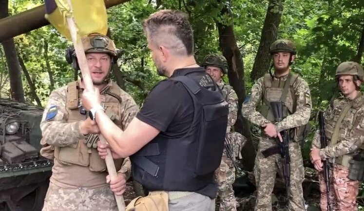 Розпочався 16-денний марафон Київ-Вільнюс. Українські та литовські бігуни піднімуть прапор з фронту на саміті НАТО. ФОТО