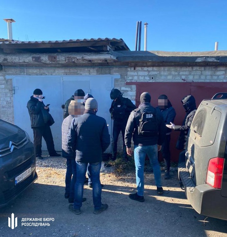 Полицейский организовал банду, которая занималась сбытом оружия, боеприпасов и взрывчатки криминалитету 02 Полицейский организовал банду, которая занималась сбытом оружия, боеприпасов и взрывчатки криминалитету 02