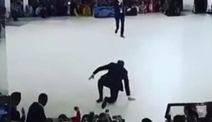 Лавров упав на коліна перед лекцією про можливості Росії. ВIДЕО