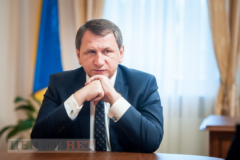 Суддя Верховного Суду Олег Ткачук: Самим суддям суди не подобаються. 4 мільйони справ на рік. Як за місяць відписати 200 судових рішень? 02