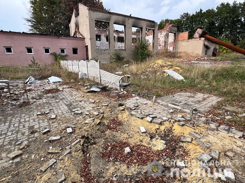 Щось їм не сподобалось – тягнули в катівню. Піддавали тортурам як чоловіків, так і жінок. Утримували там навіть дітей, – Володимир Тимошко 04