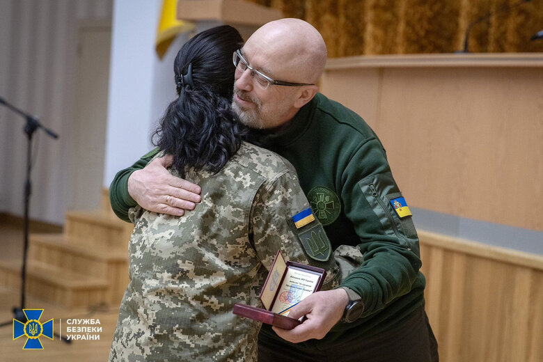Співробітників СБУ нагородили за заслуги на фронті 03