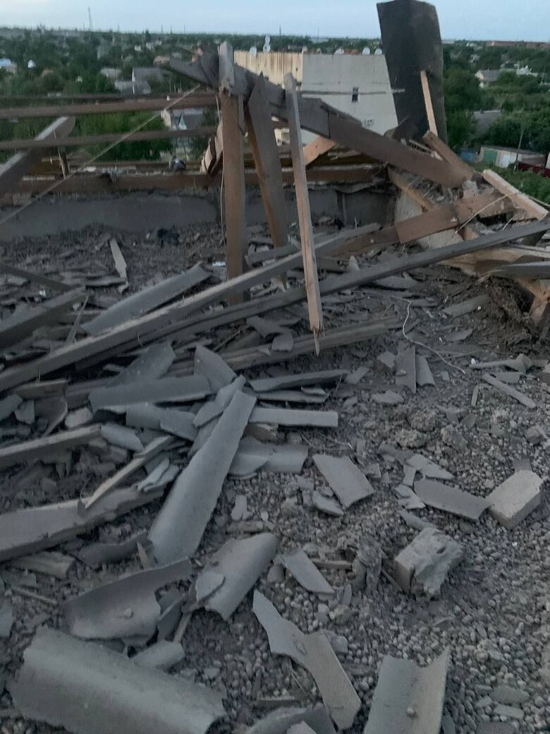 Ворог кілька годин гатив по житлових кварталах Комишувахи Запорізької області, багато серйозних руйнувань, - ОВА 04