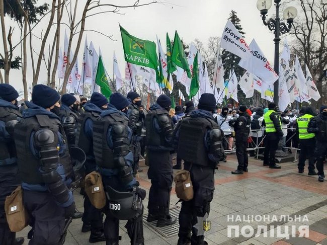 Массовые акции в центре Киева: правоохранители усилили меры безопасности в правительственном квартале 04