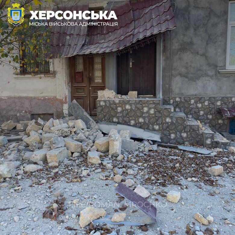 Наслідки ранкового обстрілу Херсону 06 Наслідки ранкового обстрілу Херсону 06
