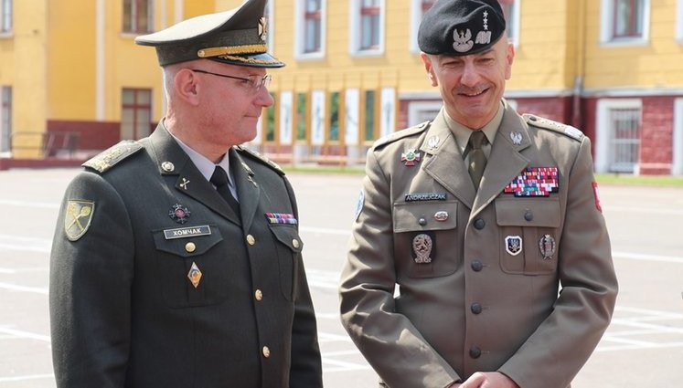 Хомчак поздравил начальника Генштаба Польши с годовщиной победы над большевистскими бандами в Варшавской битве 1920 года: "Времена меняются, а враг - нет". ФОТОрепортаж