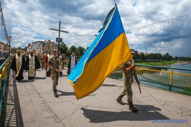 С погибшими на Ривненском полигоне воинами Валерием Тихоновским и Дмитрием Власовым простились в Ужгороде 02