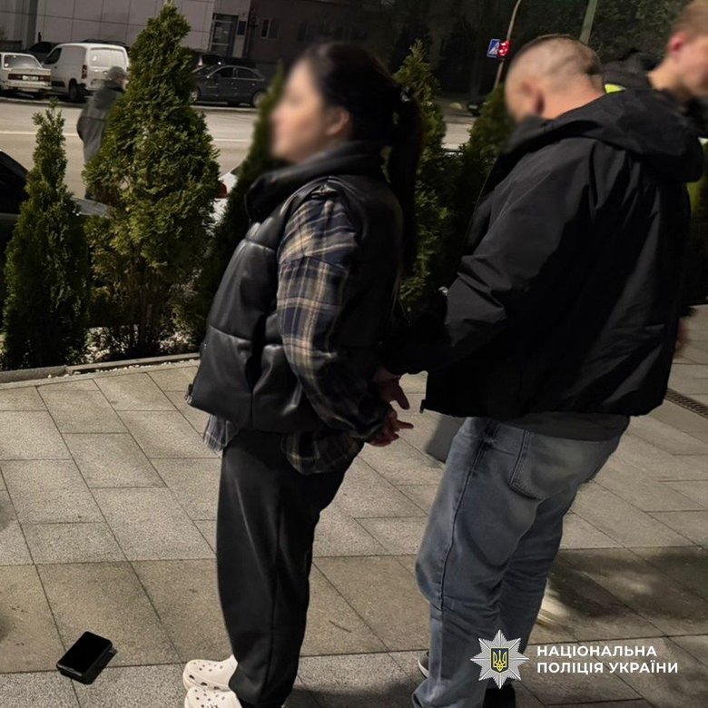 у Києві викрили схему вимагання грошей у дружини мобілізованого