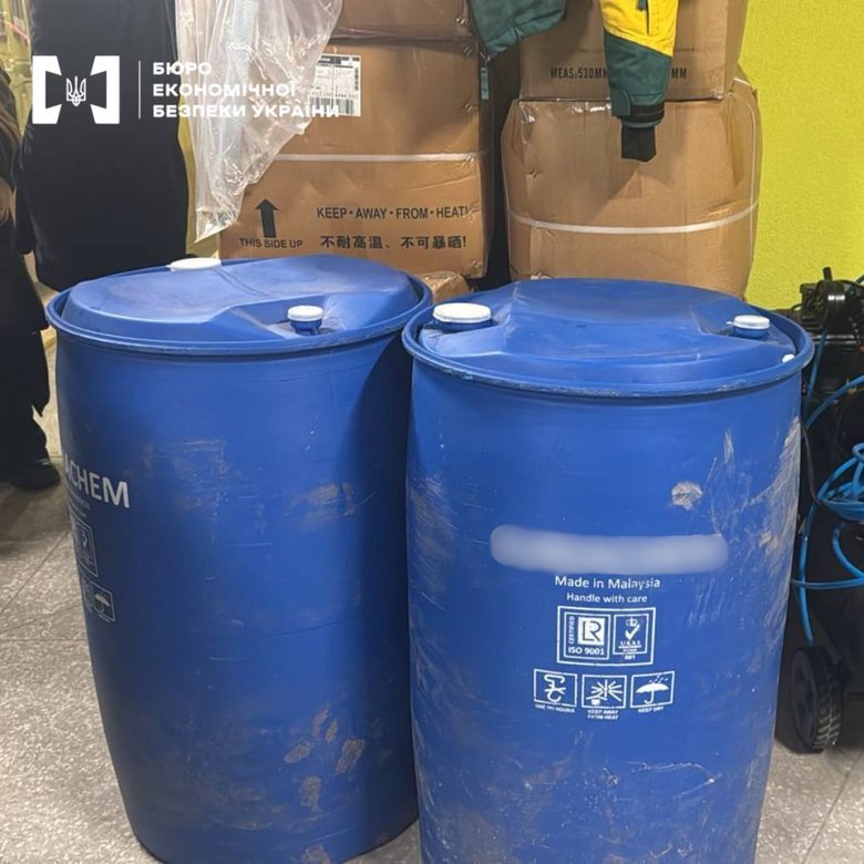 БЕБ знайшло підпільне виробництво наборів для електронних сигарет на Вінниччині