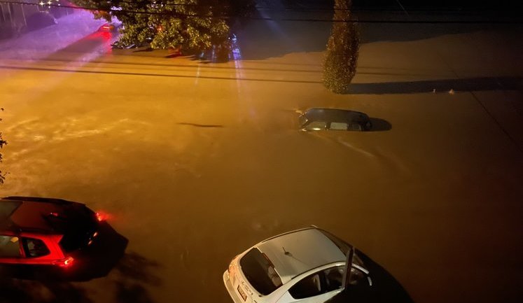 Ураган "Іда" призвів до повені в Нью-Йорку: Затоплені будинки, автомобілі і метро. ВІДЕО+ФОТОрепортаж
