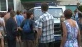 "Эту тварь убить надо!" Бунт в России - полиция защищает педофила ! ВИДЕО.