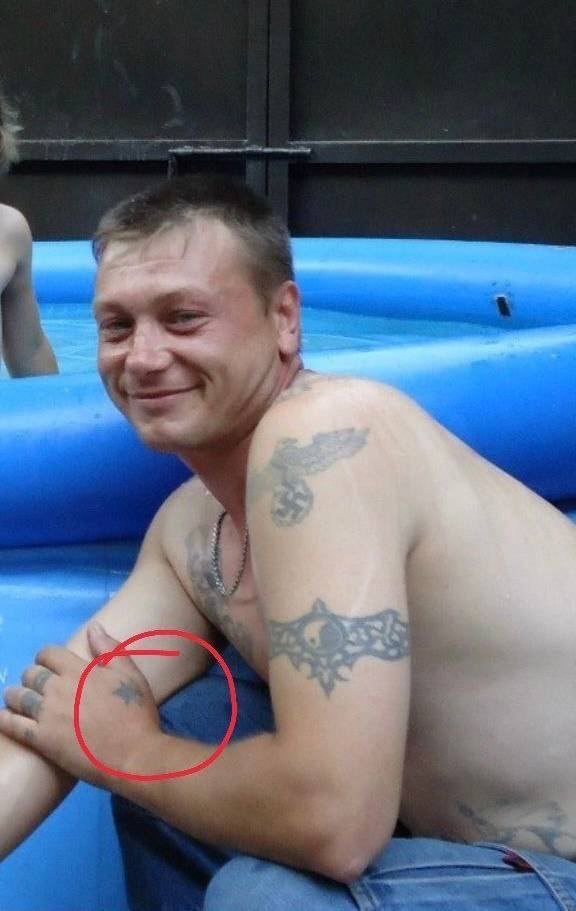 Сторонник Новороссии из Макеевки Колесник, который принудительно мобилизует людей, имеет нацистские татуировки 02