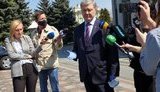 Фракція "Слуги народу" - єдина в Раді не дає підписів для ухвалення законів про страхування лікарів і масове тестування, - Порошенко