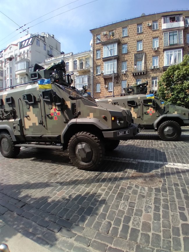 Різні. Рівні. Незалежні. Свято, що проймало до кісток, але з ложками дьогтю 04