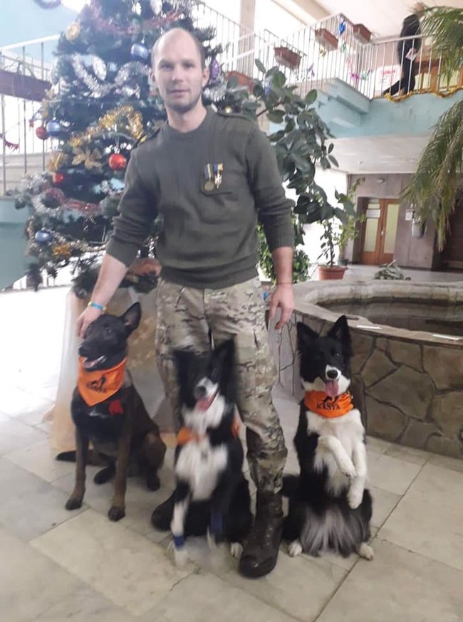 Шахраї поширюють фальшивий знак Народного героя і беруть за це гроші, нагородна рада просить тих, хто отримали підробку, повернути її тим, хто вручав 04 Шахраї поширюють фальшивий знак Народного героя і беруть за це гроші, нагородна рада просить тих, хто отримали підробку, повернути її тим, хто вручав 04