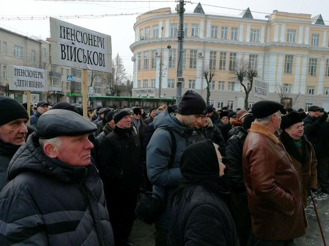 Несиловий протест і нові виплати для людей у погонах 05