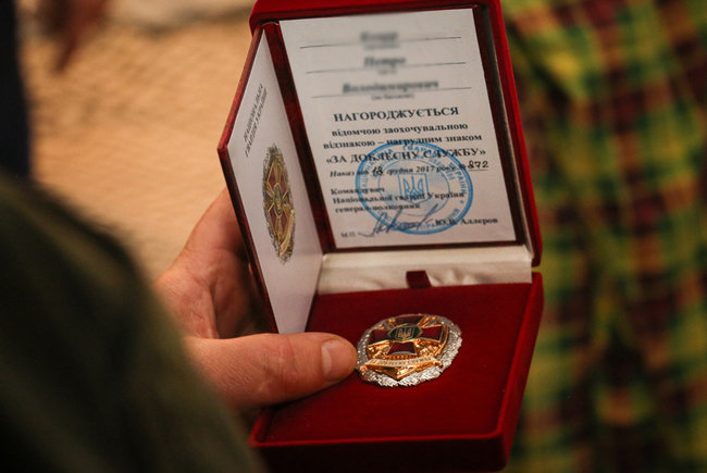 Командування Нацгвардії відвідало в госпіталі військовослужбовців, які постраждали внаслідок сутичок під Жовтневим палацом 01