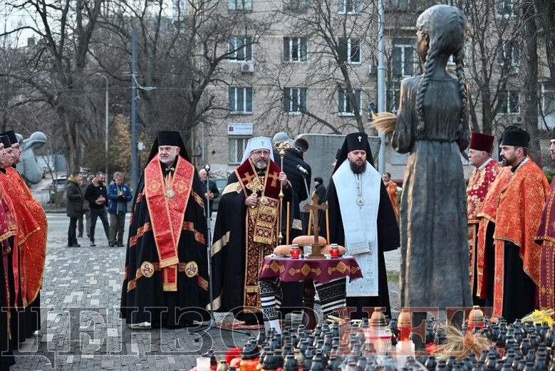 В Киеве почтили память жертв Голодомора 42