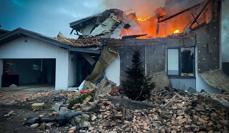 Ворог атакував Київщину: загинула жінка, є постраждалі, пошкоджено будинки в 2 районах (оновлено). ФОТОрепортаж