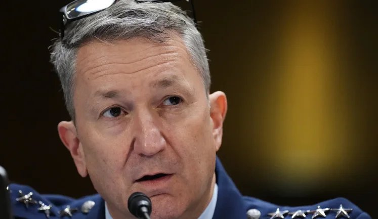 США следует готовиться к боевым действиям вокруг Луны, - военный советник Трампа Кейн