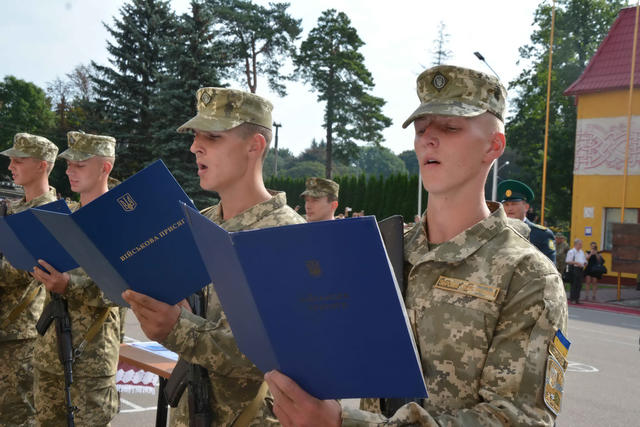Першокурсники Національної академії сухопутних військ присягнули на вірність українському народу 05