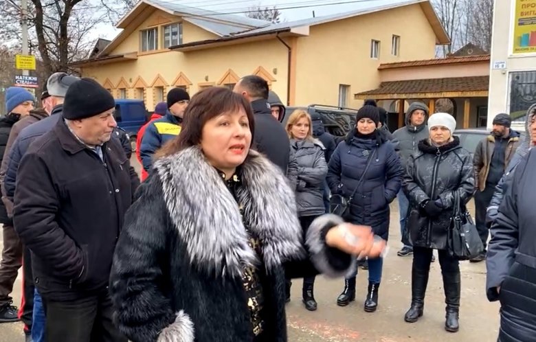 Затопило переправу: жители двух сел на Буковине перекрыли дорогу и требуют от властей строительства моста через реку Прут 02