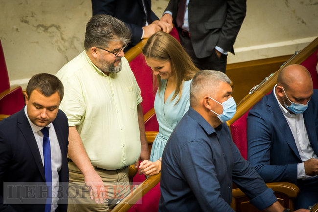 Черга до Шмигаля, Тищенко хвалиться відео зі своїм танцем, страшні ялинки Шахова та Ківа в обіймах Суркіса, - робота Ради 16 липня 03