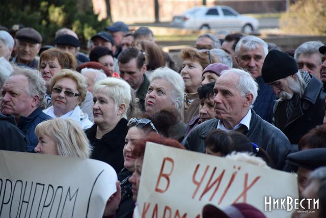 Є указ президента про демілітаризацію крейсера Україна. Якщо його продати, то вистачить на виплату заборгованості з виплати зарплати працівникам заводу, - перший заступник голови Миколаївської ОДА 04