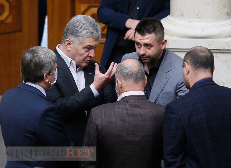 Блокирование трибуны, звонок Стефанчуку, Порошенко и Вирастюк, счастливый Тищенко и потрясенный Арахамия, - работа Рады 23 сентября 05