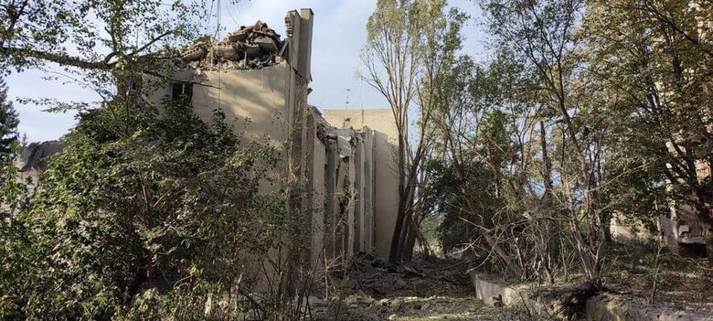 ВСУ ударили по рашистам в оккупированной Кадиевке, около 200 российских десантников погибли, - Гайдай 02