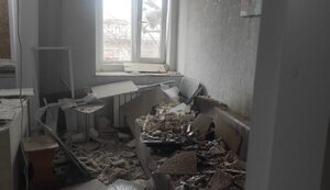 Кабінет медзакладу після обстрілу