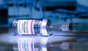 Вакцину проти COVID-19 від компанії AstraZeneca відправили на додаткові випробування