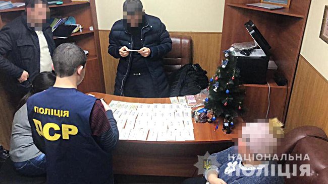 На Харківщині на хабарі 128 тис. грн затримано заступника мера м. Мерефа, - Нацполіція 01