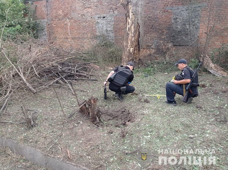 Внаслідок обстрілів Дніпропетровщини військами РФ пошкоджено будинки, газопровід та автівки, - Нацполіція 04