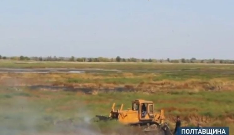 Пожар на торфянике, горевшем 4 дня, ликвидирован на Полтавщине. ВИДЕО
