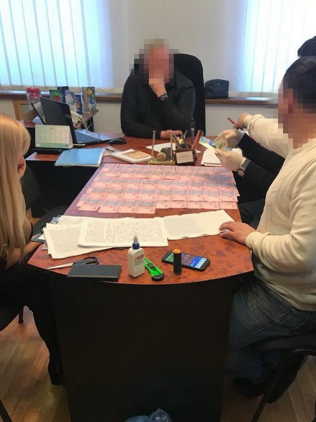 Чиновник райадминистрации Харьковского горсовета попался на взятке 60 тыс. грн, - СБУ 01 Чиновник райадминистрации Харьковского горсовета попался на взятке 60 тыс. грн, - СБУ 01