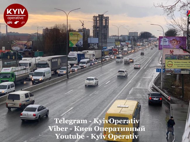 Из-за протеста дальнобойщиков значительно затруднен въезд в Киев, - СМИ 06
