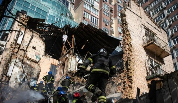 росія зруйнувала та пошкодила понад 104 тисячі житлових будинків