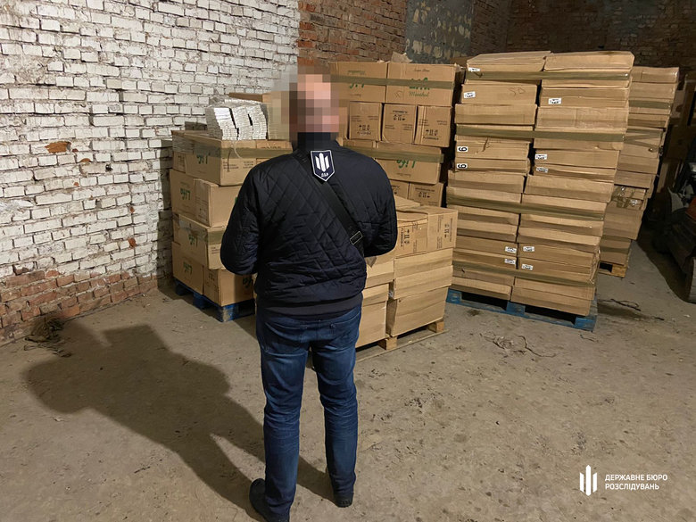 Контрабандную партию сигарет на 27 млн грн готовили к отправке в Венгрию. Проверяется причастность чиновников Одесской таможни, - ГБР 01