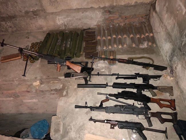 SBU apprehends ring of illicit arms traffickers in Kyiv 05