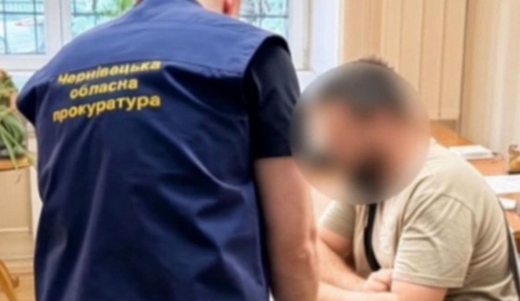Під виглядом гуманітарної допомоги завезли автівок на понад 4,2 млн грн: адвокату та двом його спільникам на Буковині загрожує до 11 років ув’язнення. ФОТО