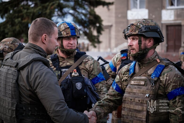 Над визволеним Лиманом офіційно підняли український прапор 08