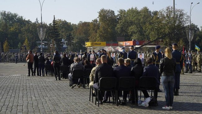 Ukraine leaders pay tribute to An-26 crash victims in Kharkiv 11
